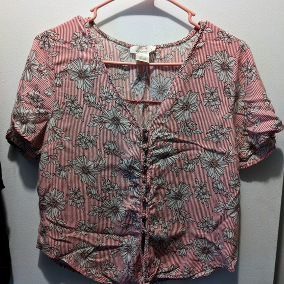 Urban Romantics, Size Large, button down crop top - Picture 1 of 3